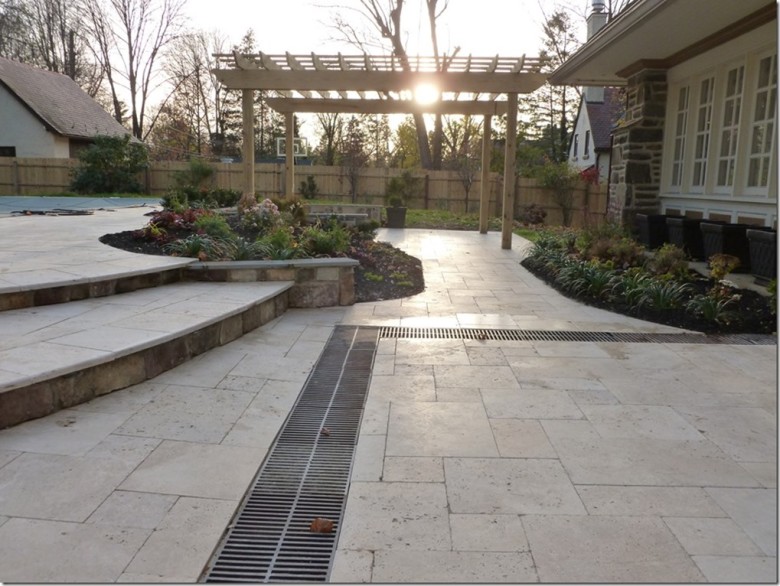 Outdoor kitchen and living area with landscaping and hardscaping by Aardweg Landscaping of Newtown Sq., Pennsylvania)